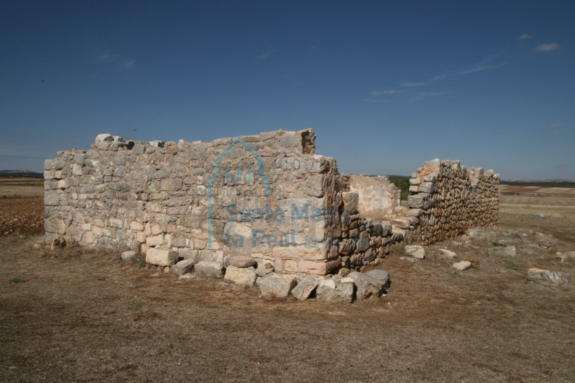 Vista de los restos de la ermita