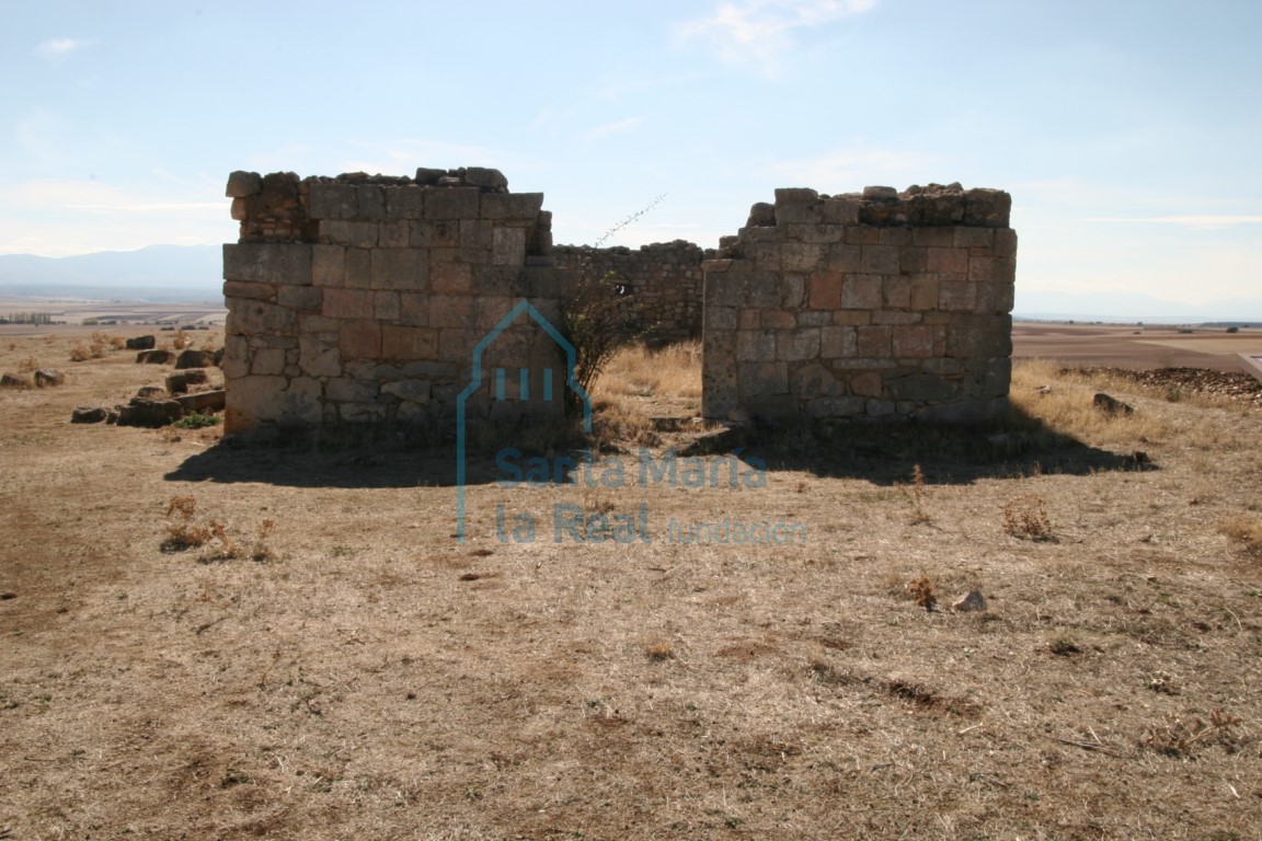 Vista de las ruinas de la ermita