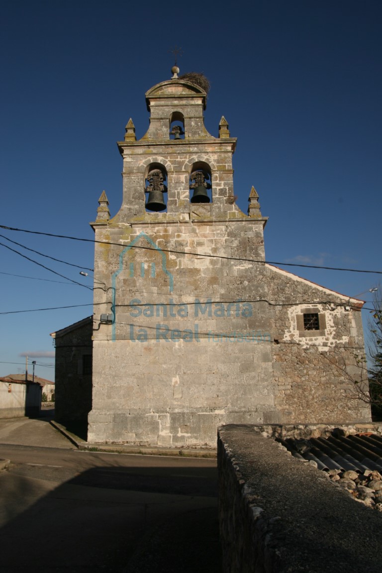 Vista exterior del hastial occidental