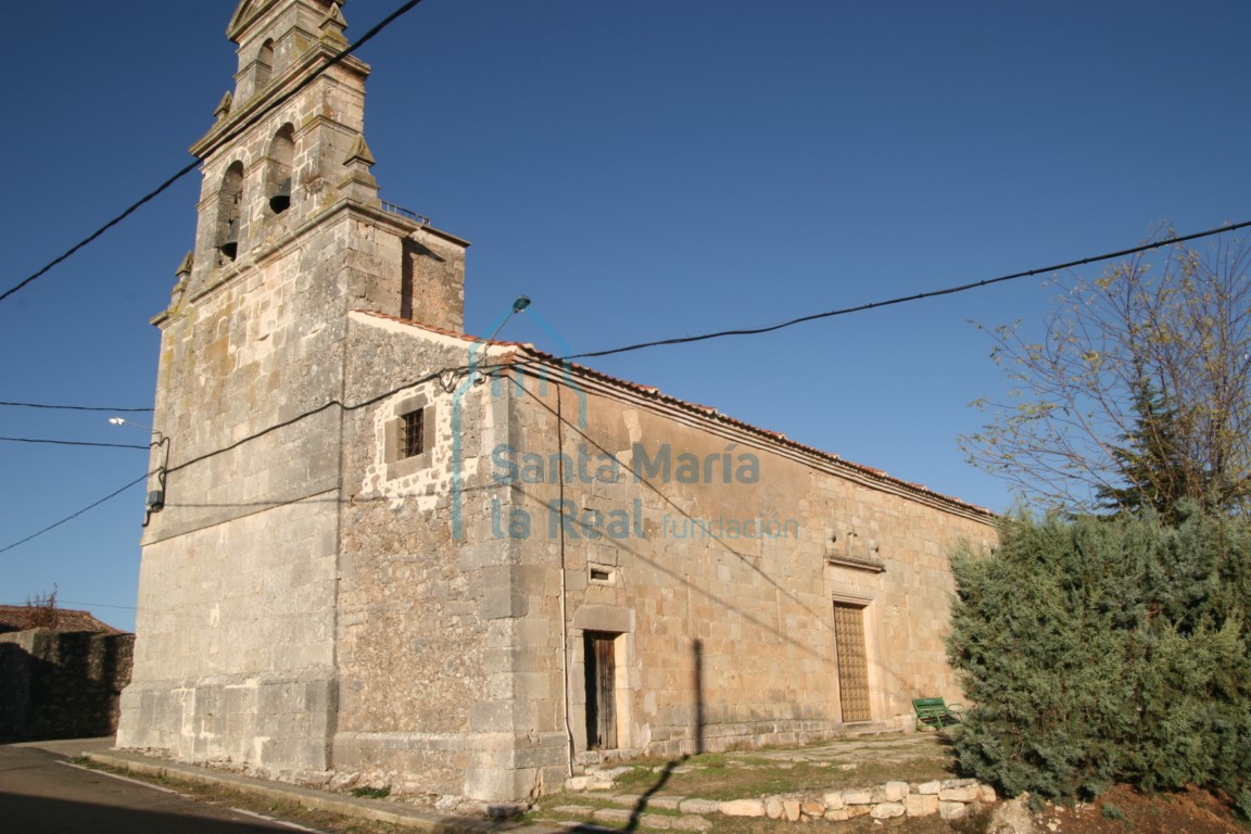 Vista exterior de la iglesia desde el sudoeste