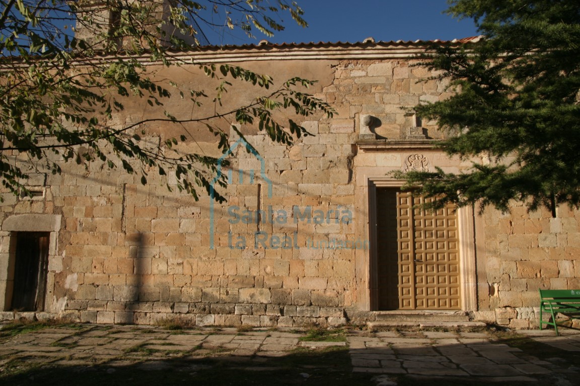 Detalle de la fachada de sur de la iglesia