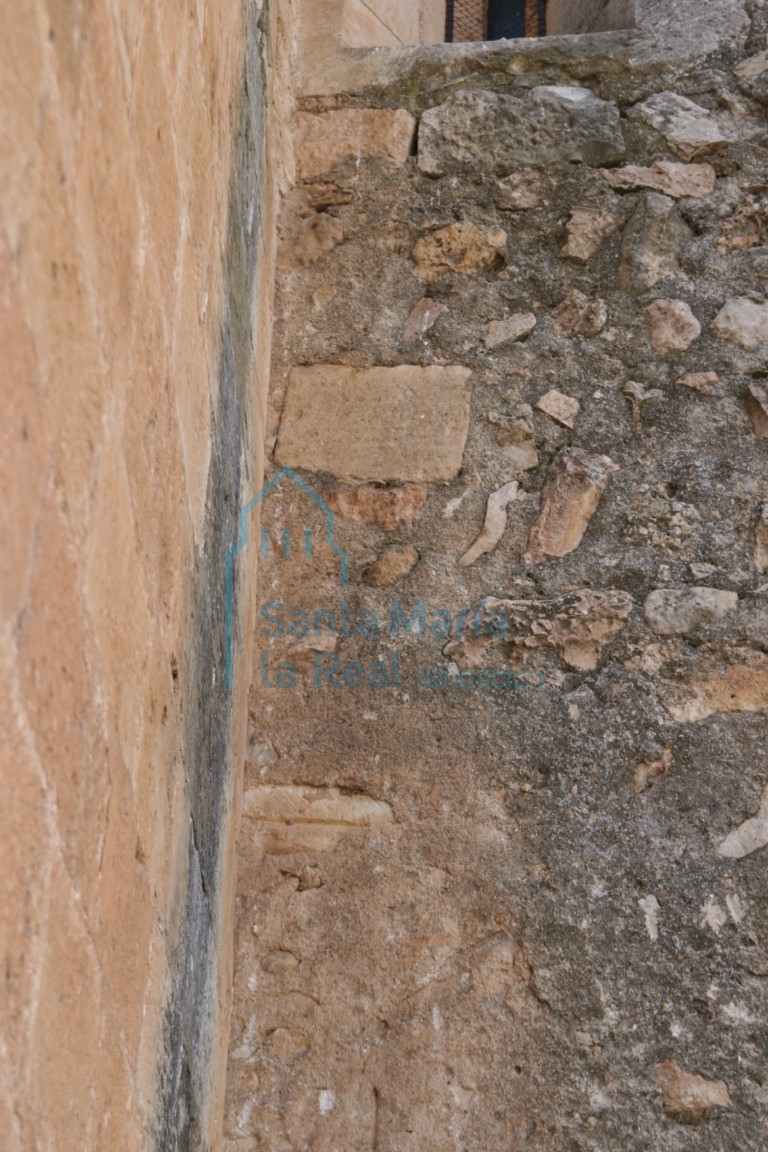 Detalle de la mampostería del muro sur