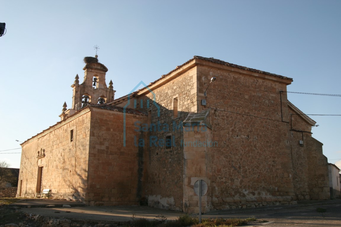 Vista exterior de la iglesia desde el sureste