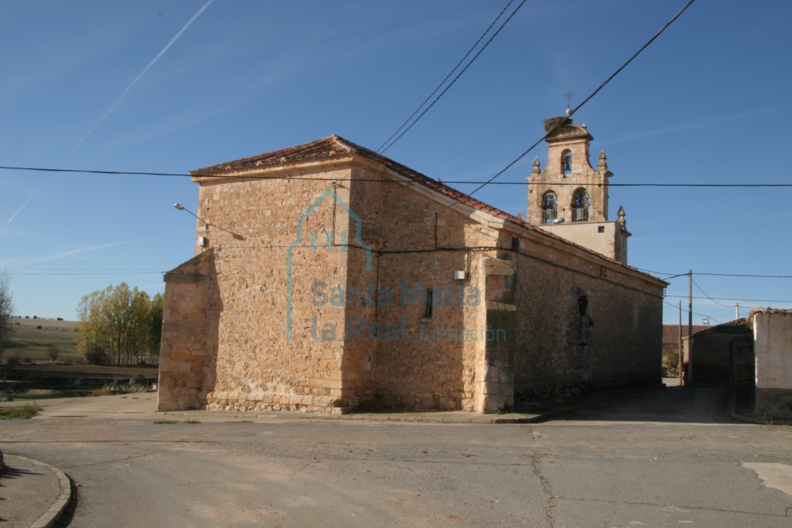 Vista exterior de la iglesia desde el noreste