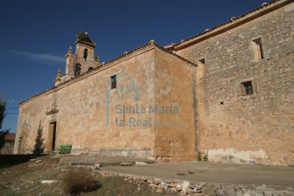 Vista exterior de la iglesia desde el sur este