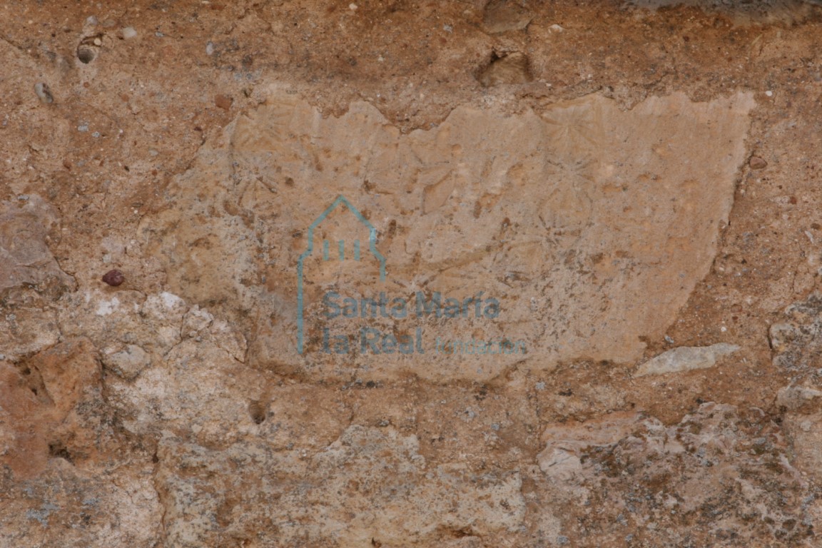 Elemento reutilizado en el muro