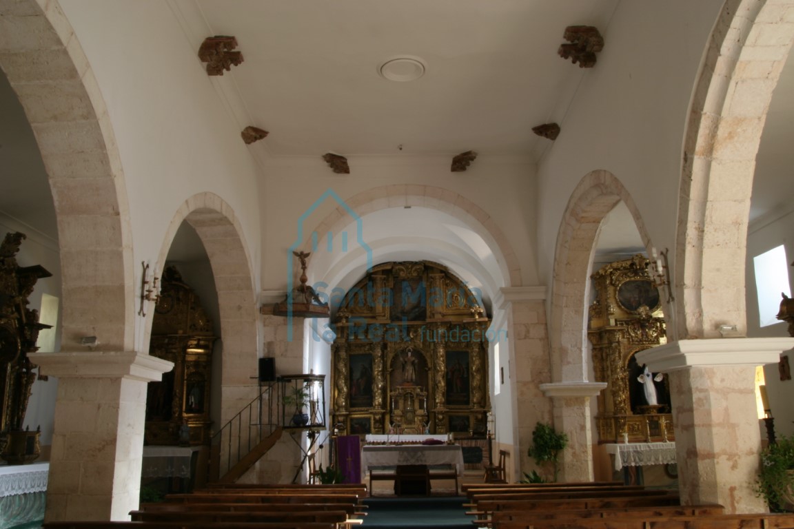 Vista interior de la iglesia hacia la cabecera Vista interior de la iglesia hacia la cabecera