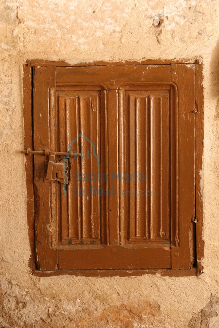 Ventana bajo el coro del siglo XVI