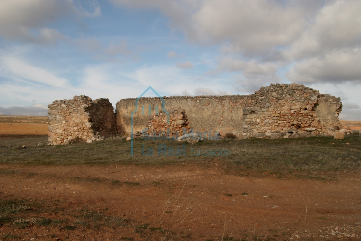Las ruinas de la ermita de San Roque desde el sur