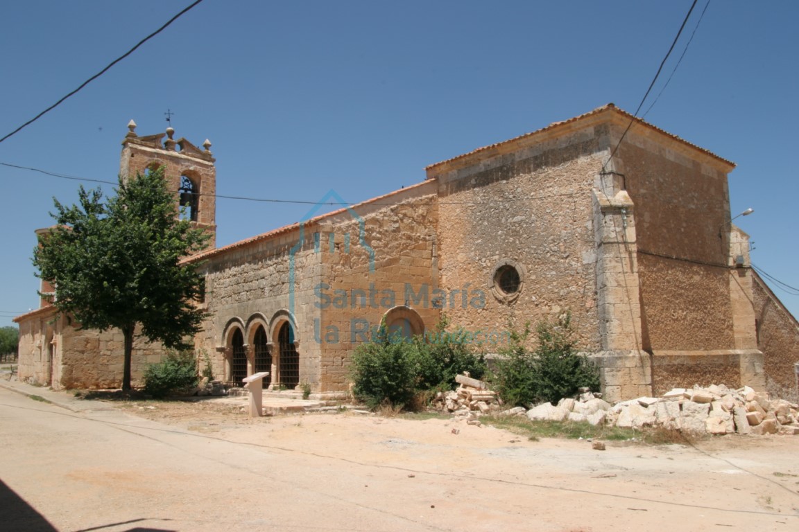 Vista de la iglesia desde el sudeste