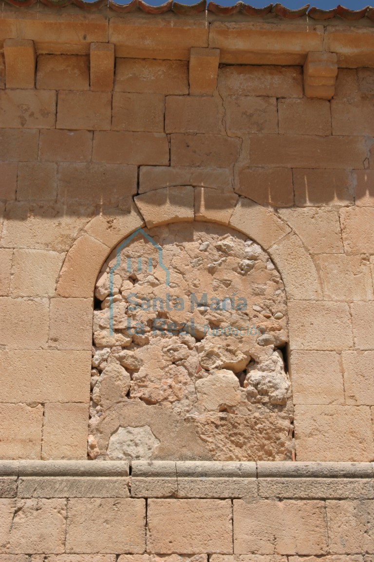 Detalle de vano cegado del  pórtico