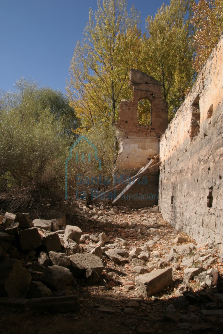 Restos de la espadaña del muro occidental