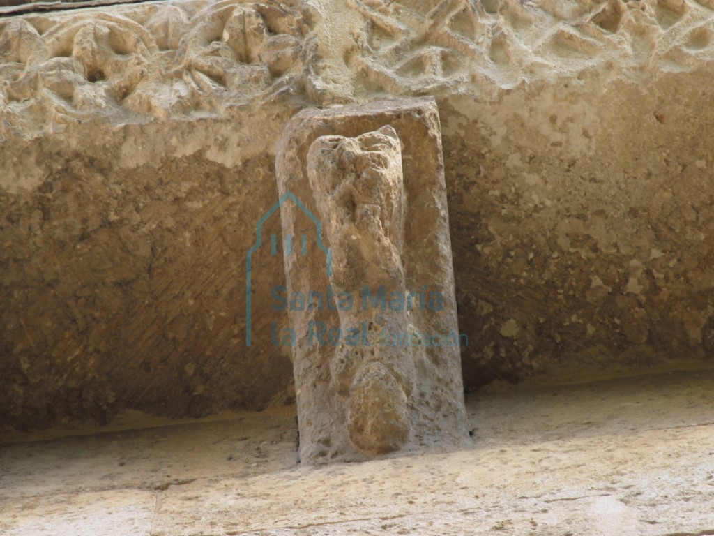 Canecillo del muro septentrional de la cabecera