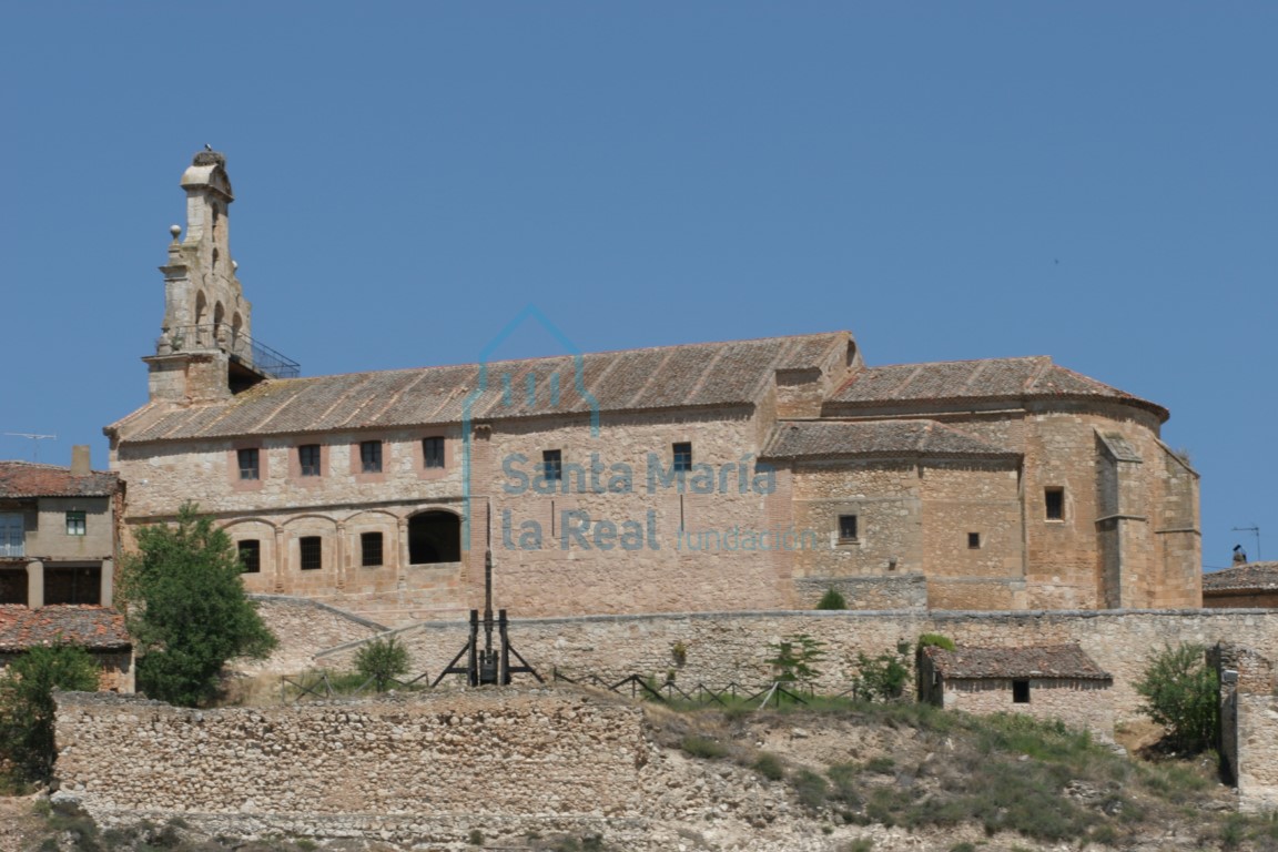 Vista de la iglesia desde el sur