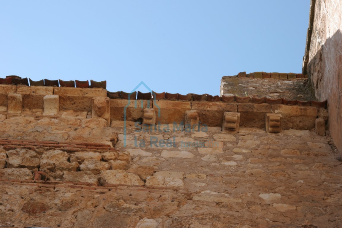 Canecillo del muro norte de la nave