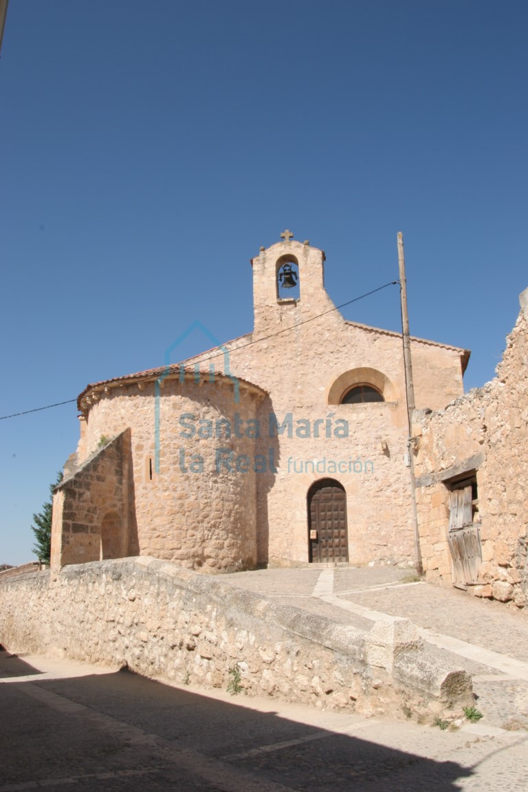 Fachada este