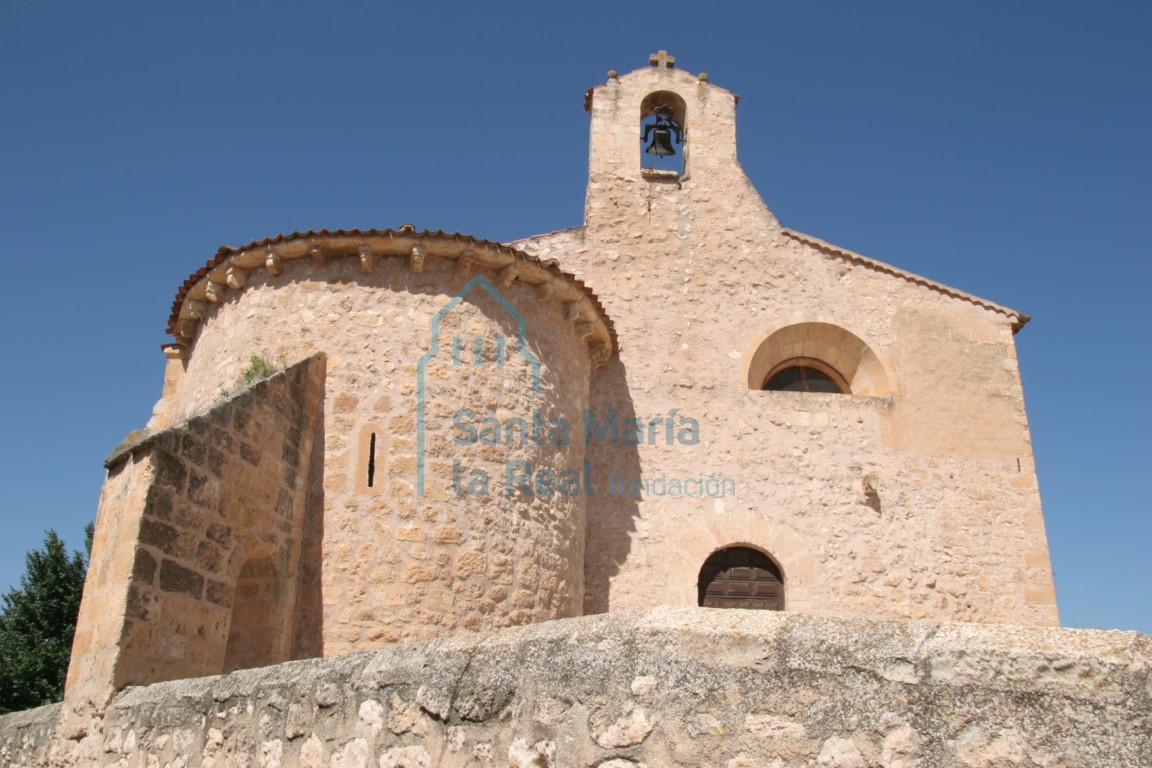 Fachada este