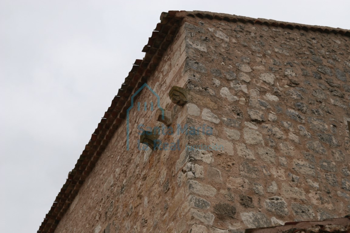 Canecillos del muro norte