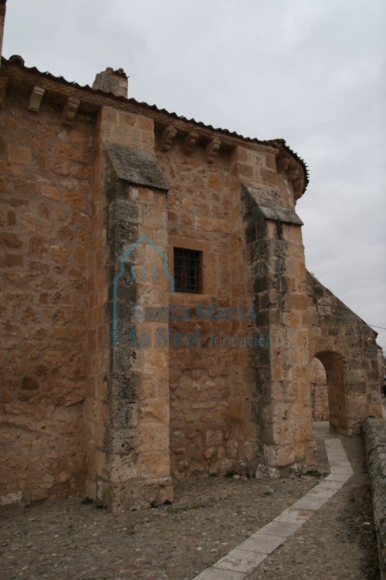 Contrafuerte de la cabecera del lado sur