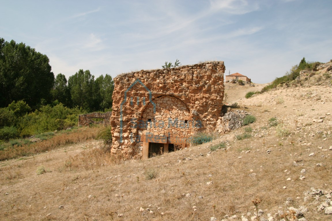 Roza de un arco de medio punto en el muro oriental