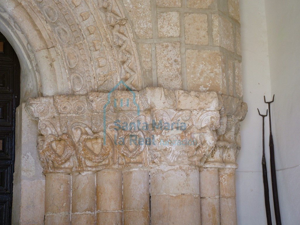 Capiteles de la portada