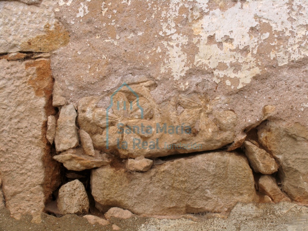 Pieza reutilizada en vivienda cercana al templo