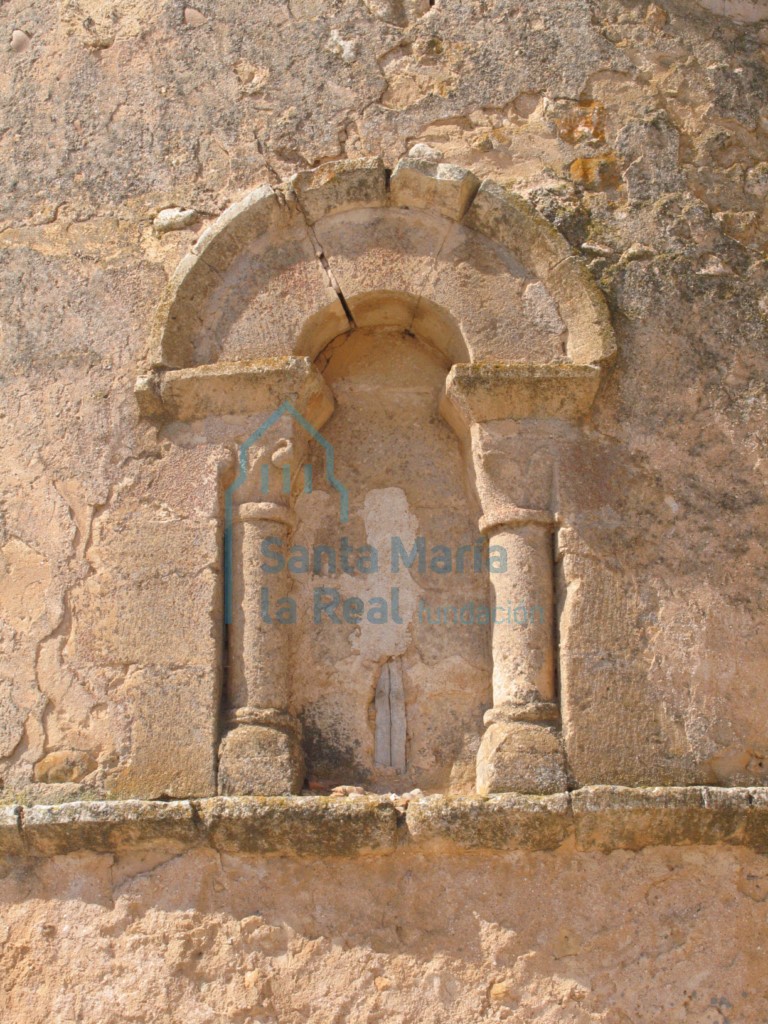 Ventana del lateral derecho del ábside