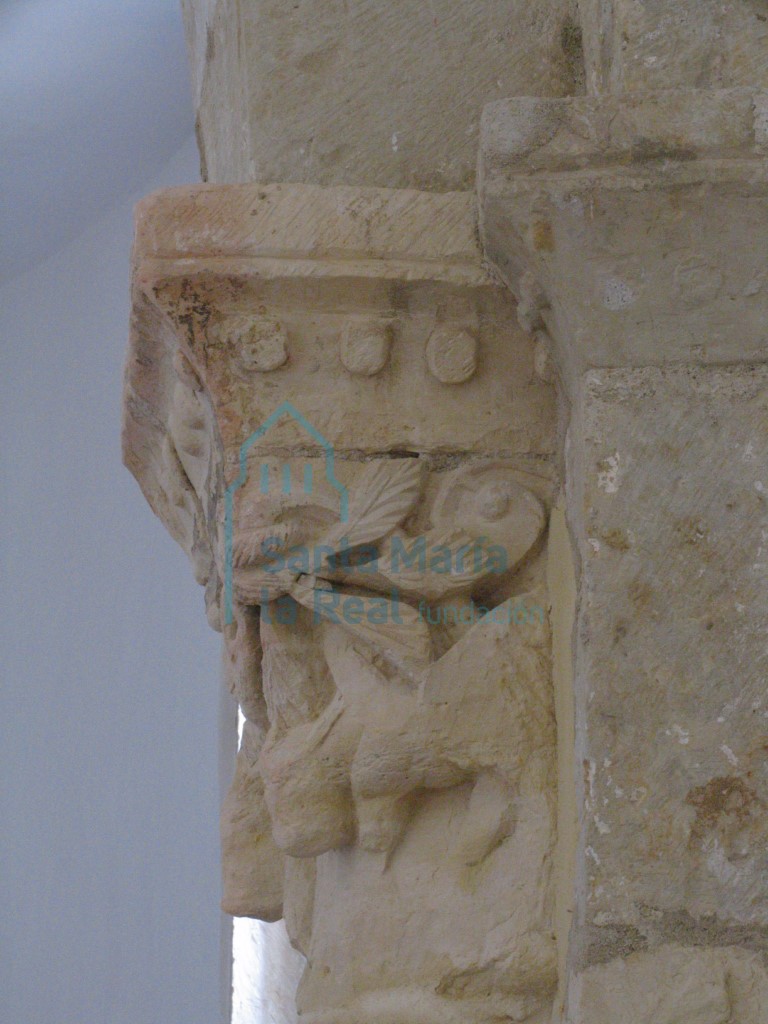 Detalle del capitel del arco triunfal