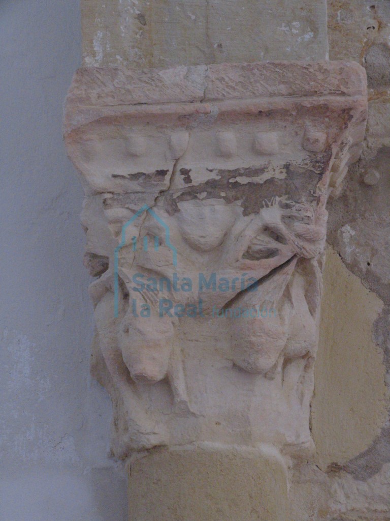 Detalle del capitel del arco triunfal