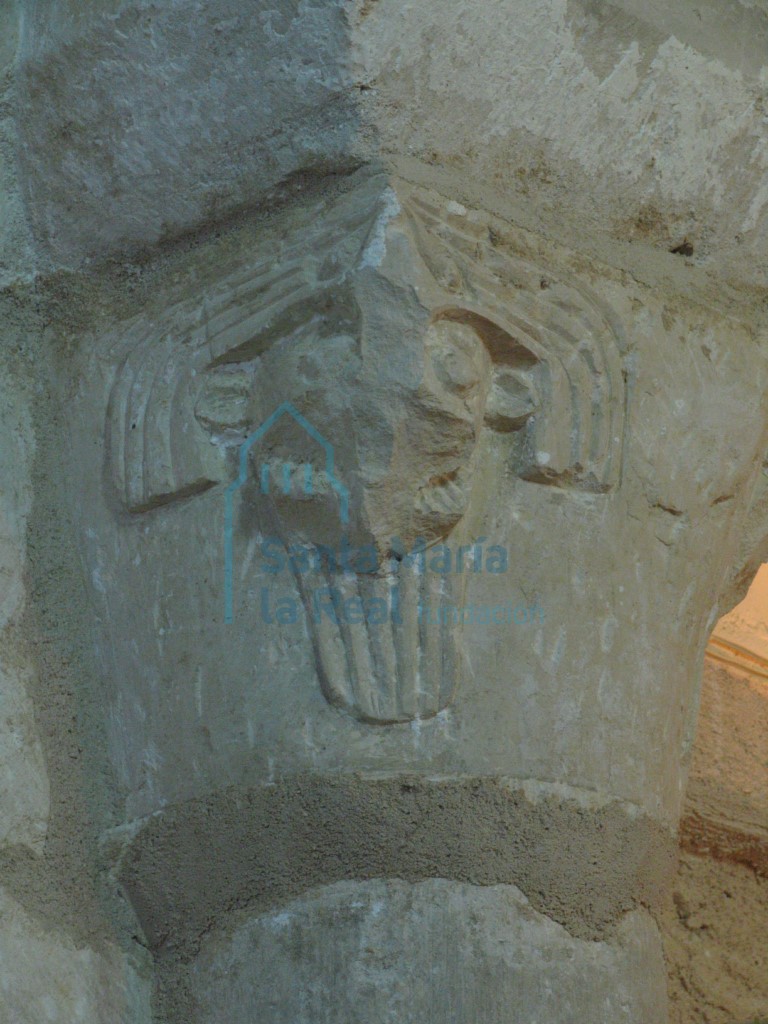 Detalle de capitel con monstruo