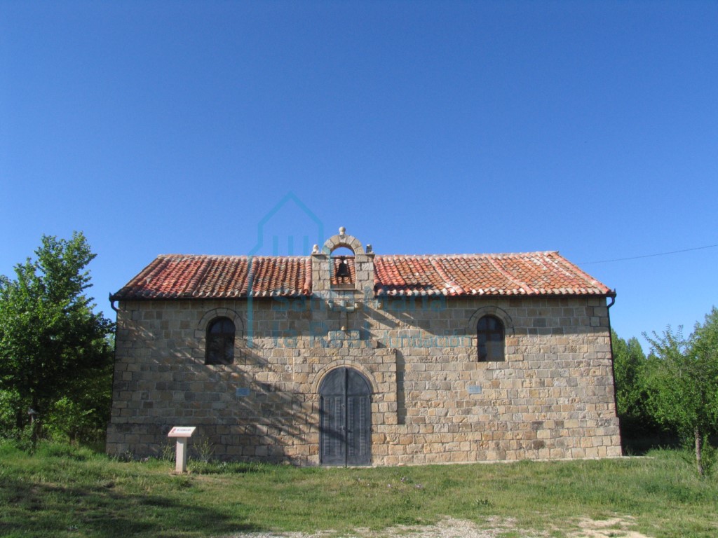 Vista de la ermita desde el sur Vista de la ermita desde el sur