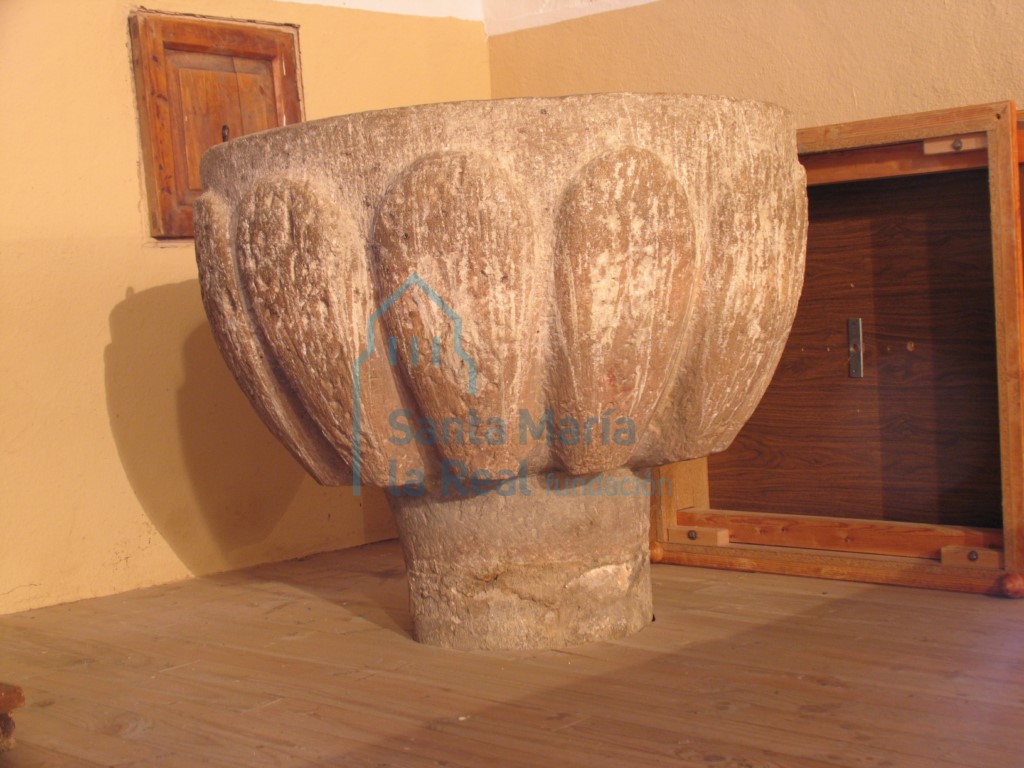 Pila bautismal gallonada