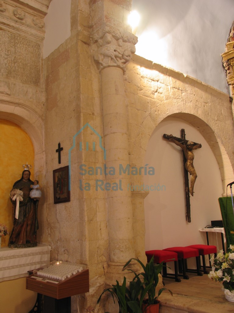 Vista de la columna izquierda del aro triunfal