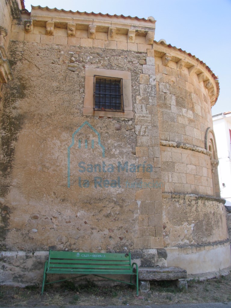 Vista exterior del tramo recto de la cabecera