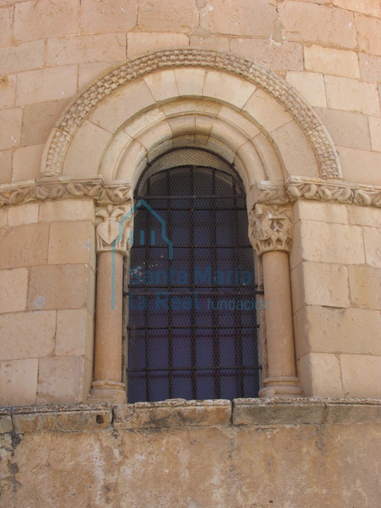 Ventana central del ábside