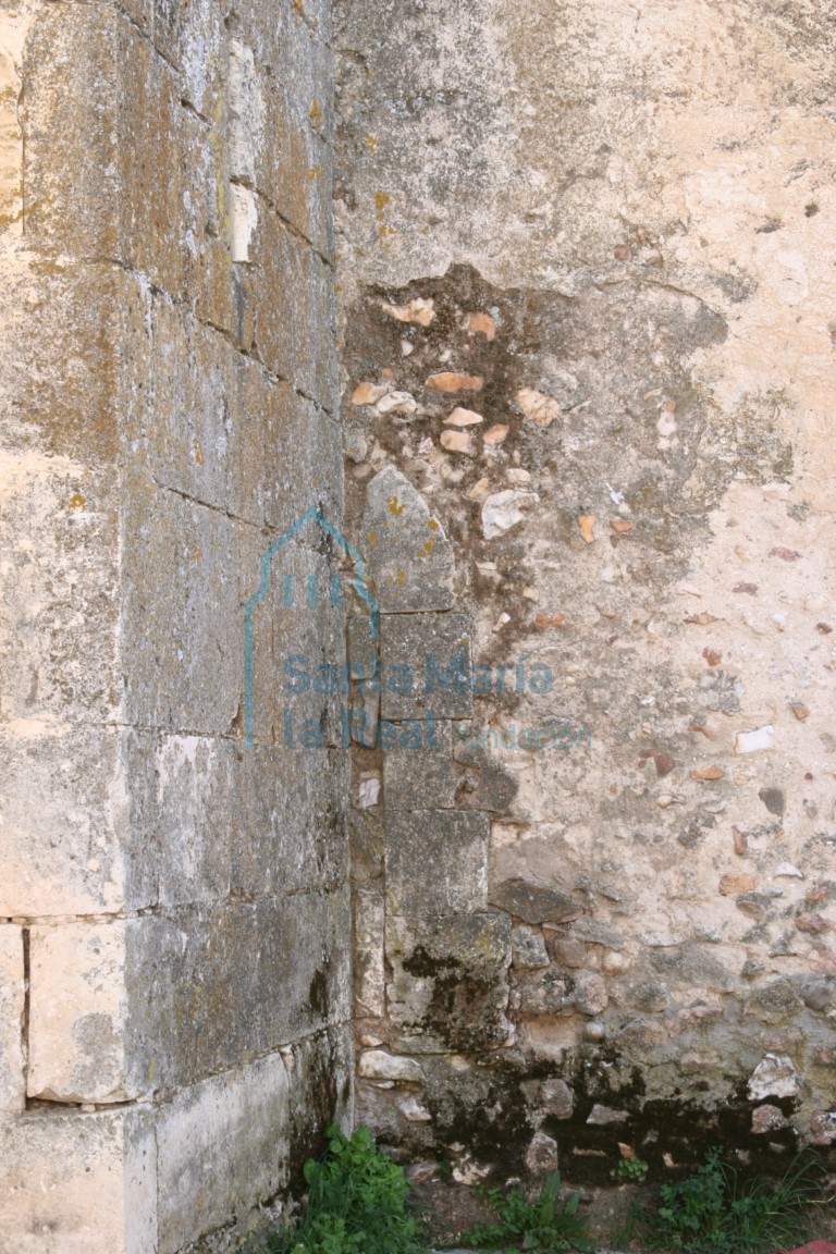 Restos de un arco en la portada septentrional