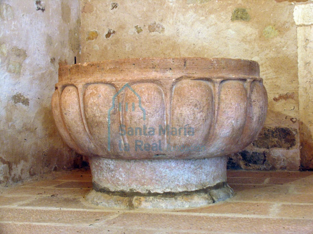 Pila bautismal gallonada