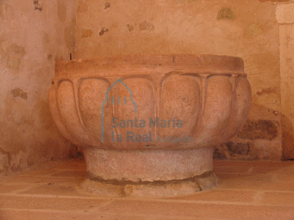 Pila bautismal gallonada
