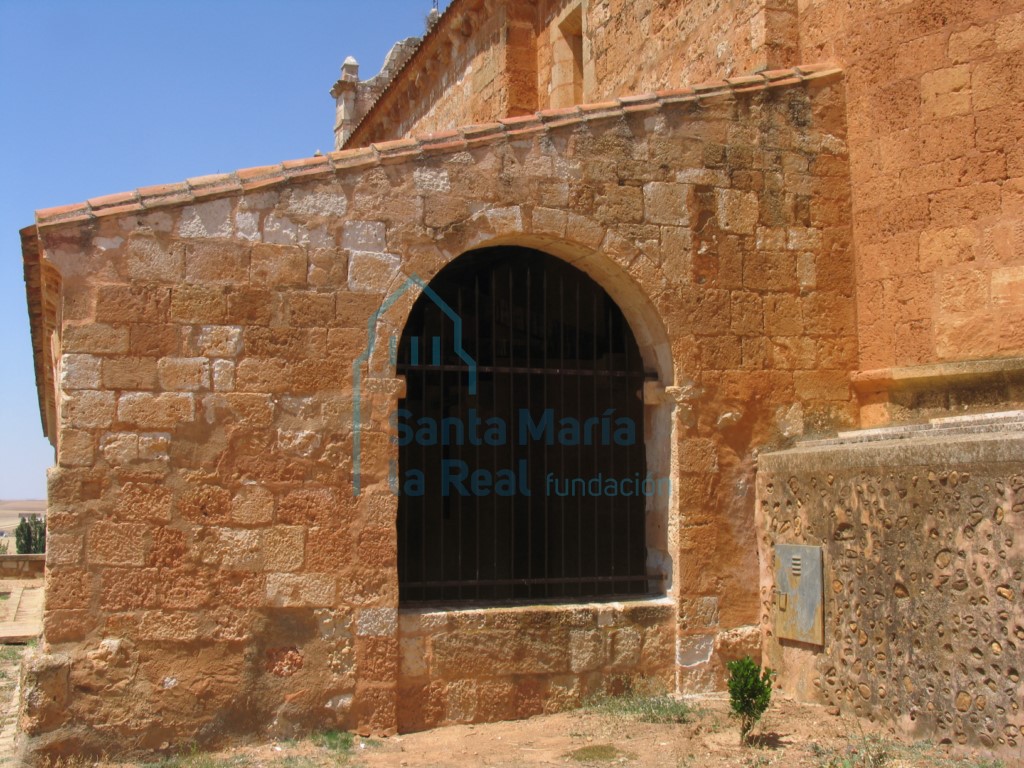 Pórtico. Lado oriental