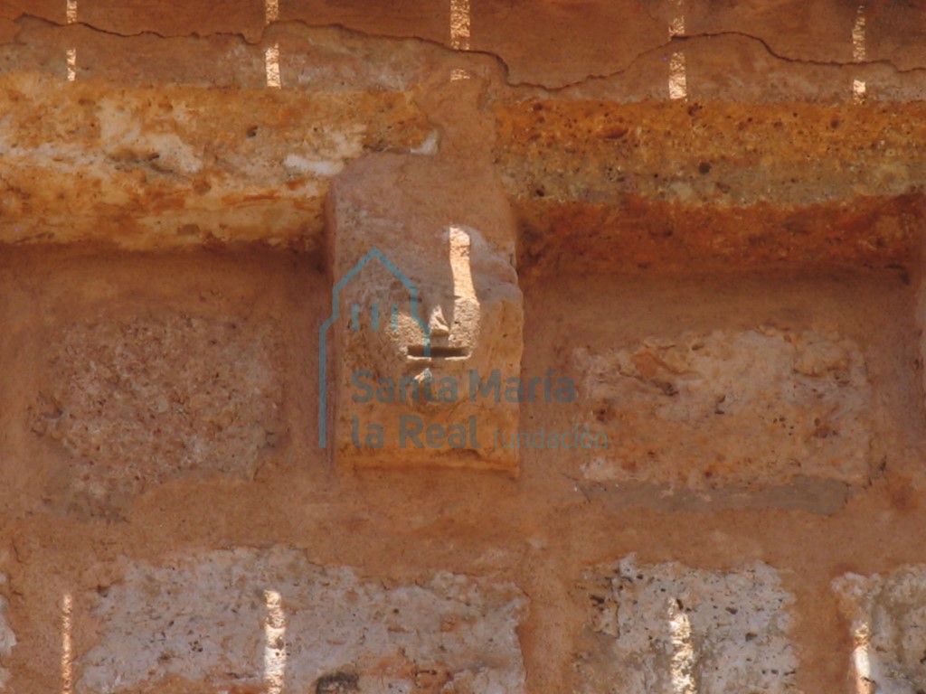Canecillo con rostro humano