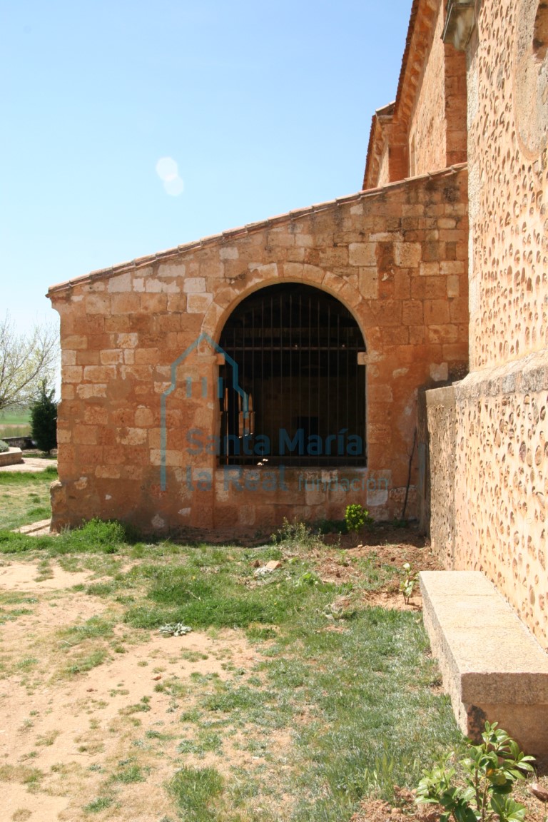 Pórtico. Lado oriental