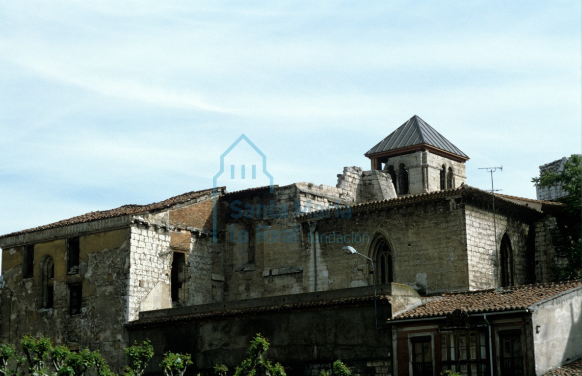 Vista desde la plaza de la iglesia de Santa María de la Antigua