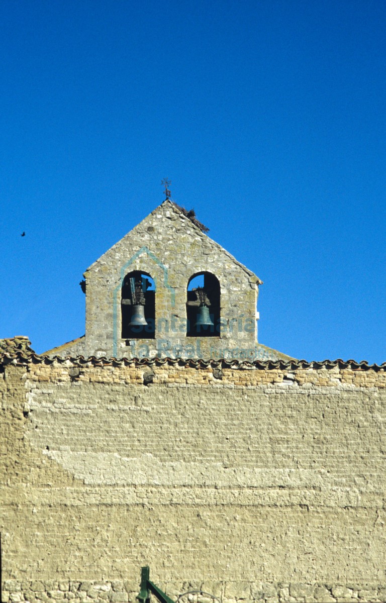 Vista general de la espadaña