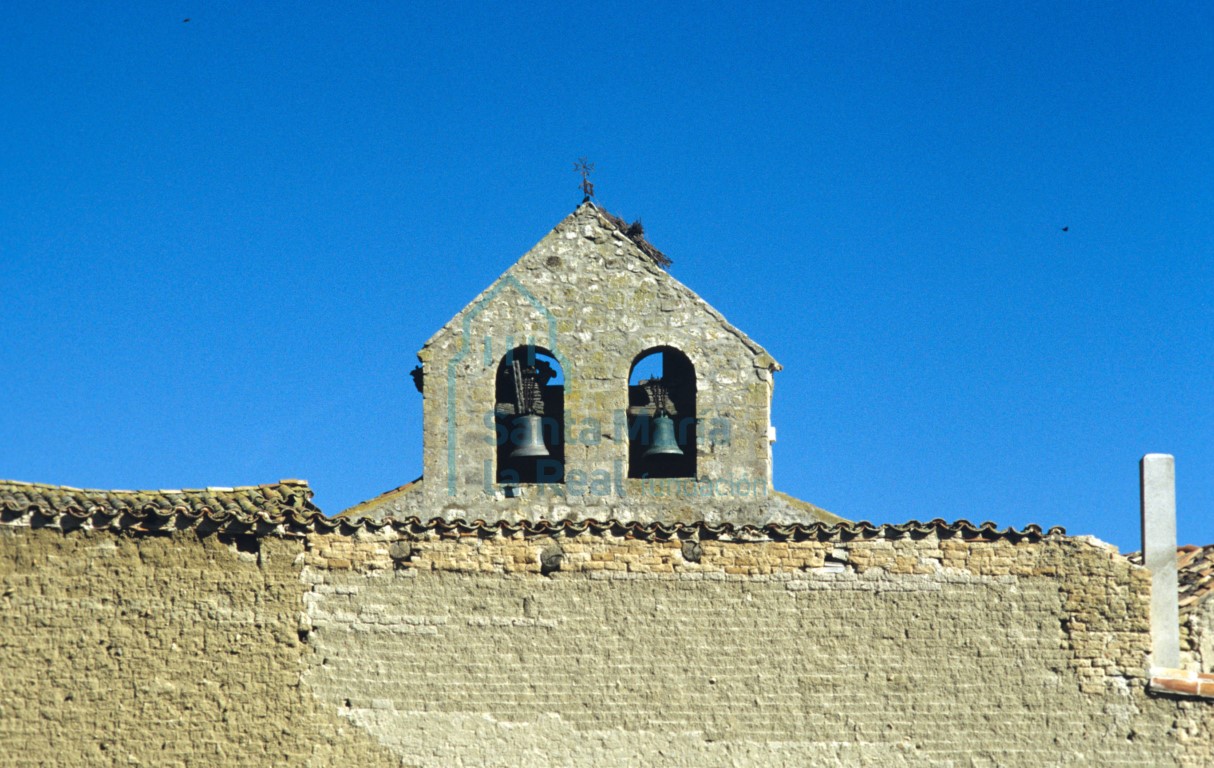 Vista general de la espadaña