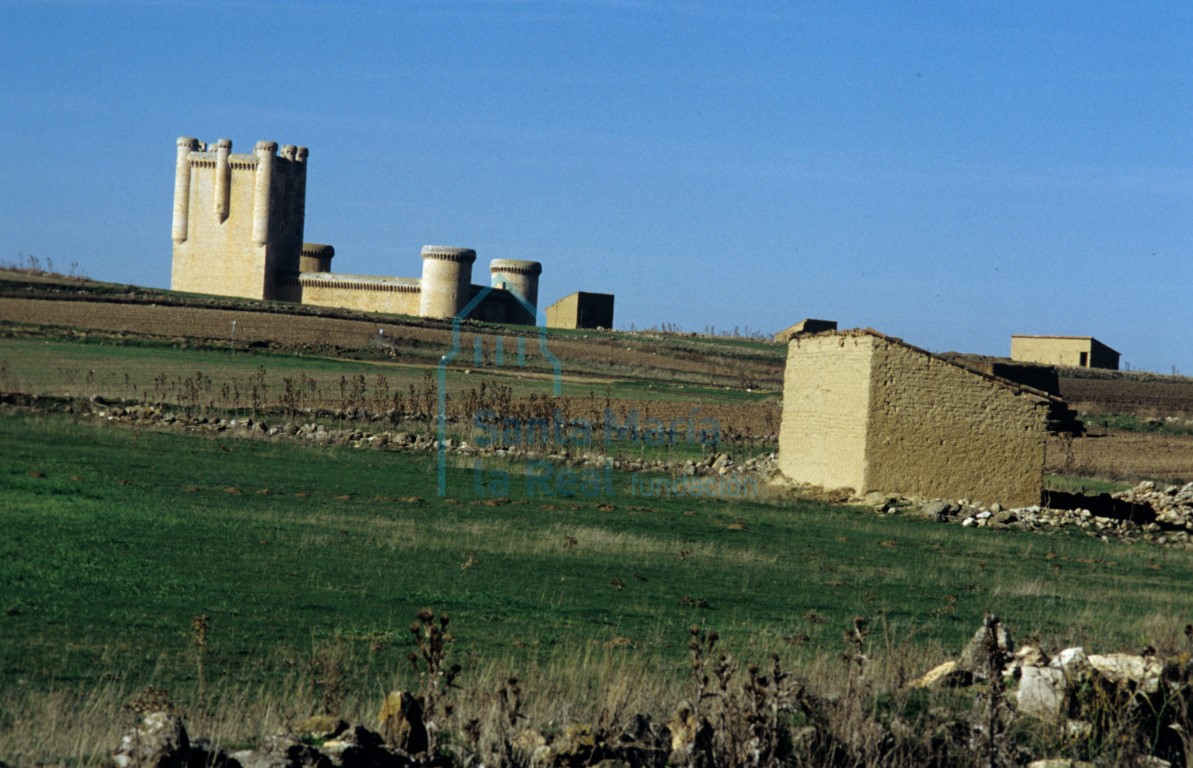 Vista general del castillo desde el este