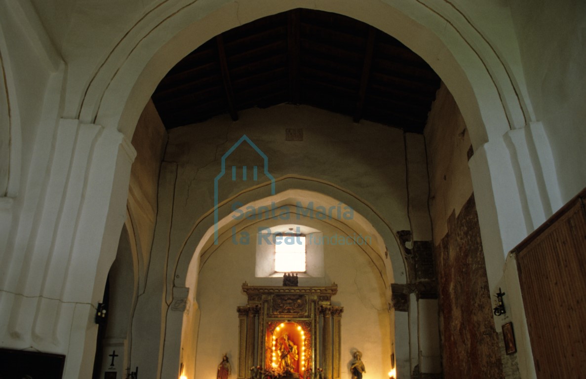 Vista del interior de la nave sur desde los pies hacia la cabecera