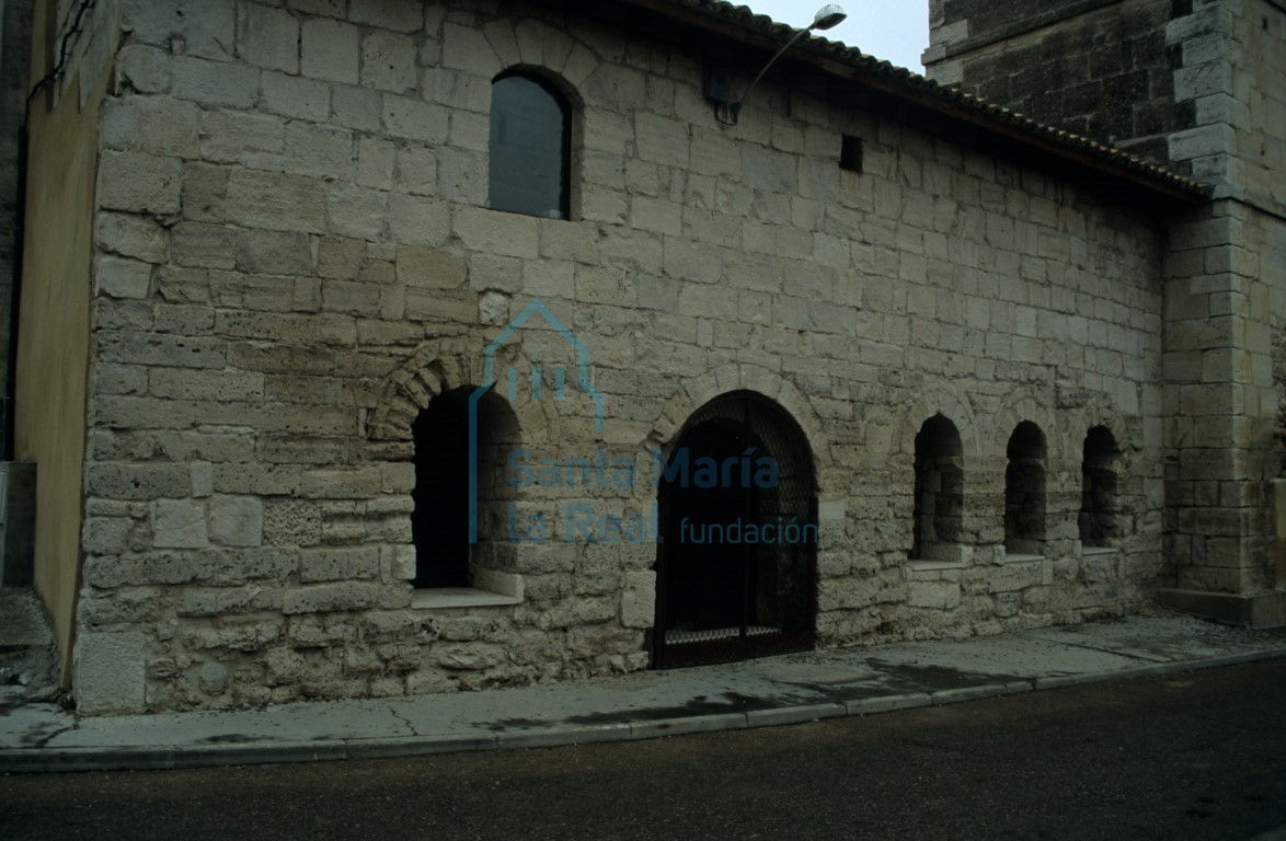 Pórtico en la fachada meridional Pórtico en la fachada meridional