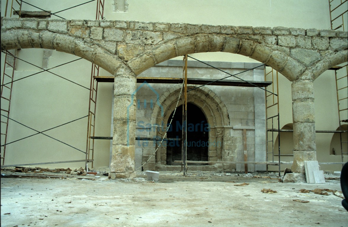 Portada meridional, durante la restauración