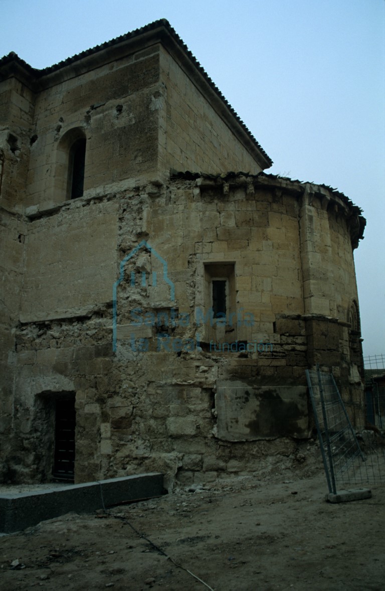 Vista del exterior de la cabecera, durante la restauración