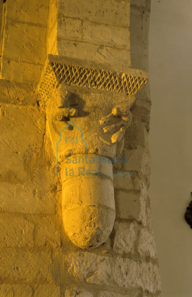 Capitel del lado de la epístola del arco triunfal